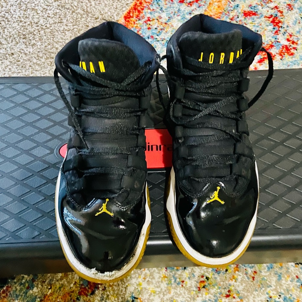 Jordan Retro 11 Black/Gold